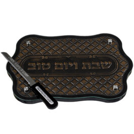מגש חלה מהודר מעץ מהגוני עם פלקטת עור וזכוכית  עם סכין כמו בתמונה